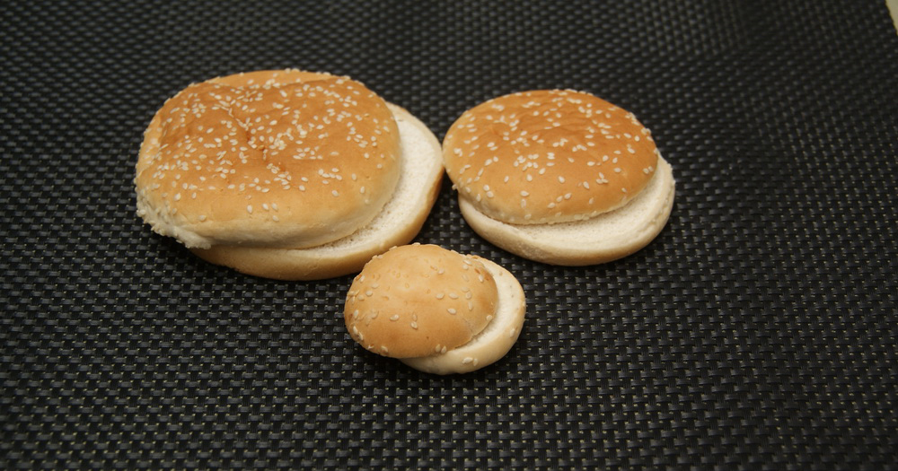 Burger buns met sesamzaad 10cm