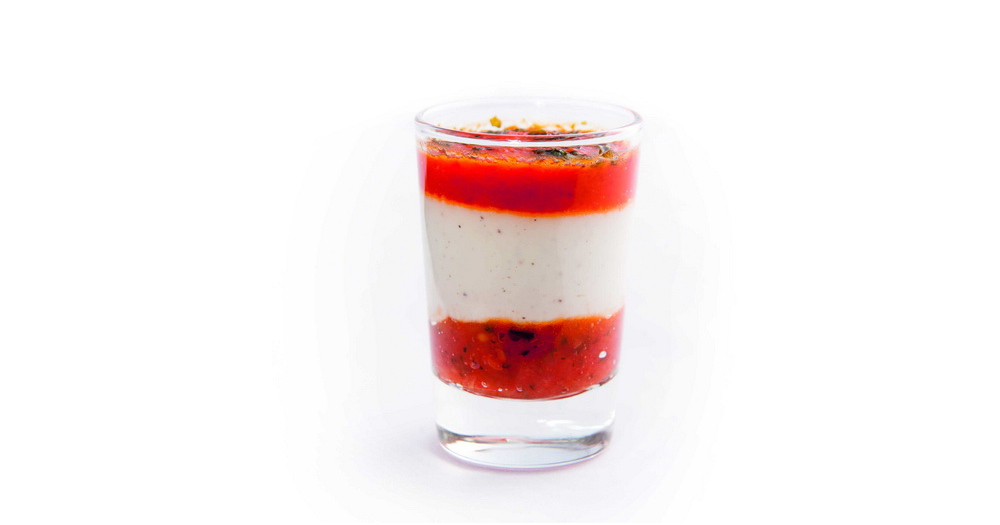 Gezouten verrine geitekaas-paprika-konfijt van tomaten