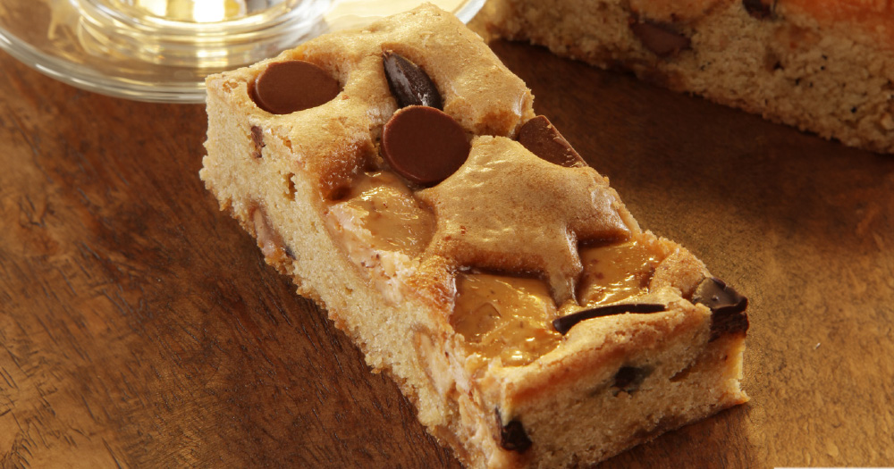 Toffee crunch blondie